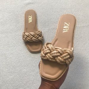 Zara | woven raffia sandals | size: 38 {7.5 US} | note: best for narrow 👣